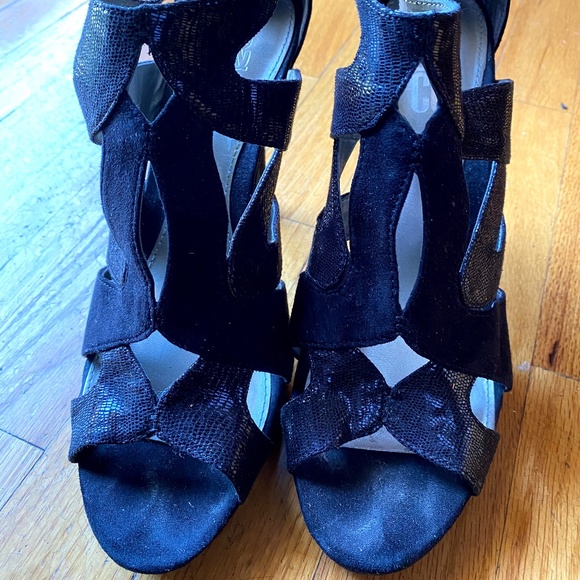 Strappy Heel - Picture 2 of 3